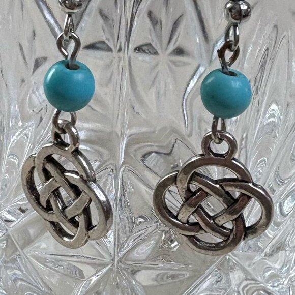 ARTISAN -‎ Silver Tone Celtic Knot  Charm Bead Earrings - 1.5” - Picture 1 of 4